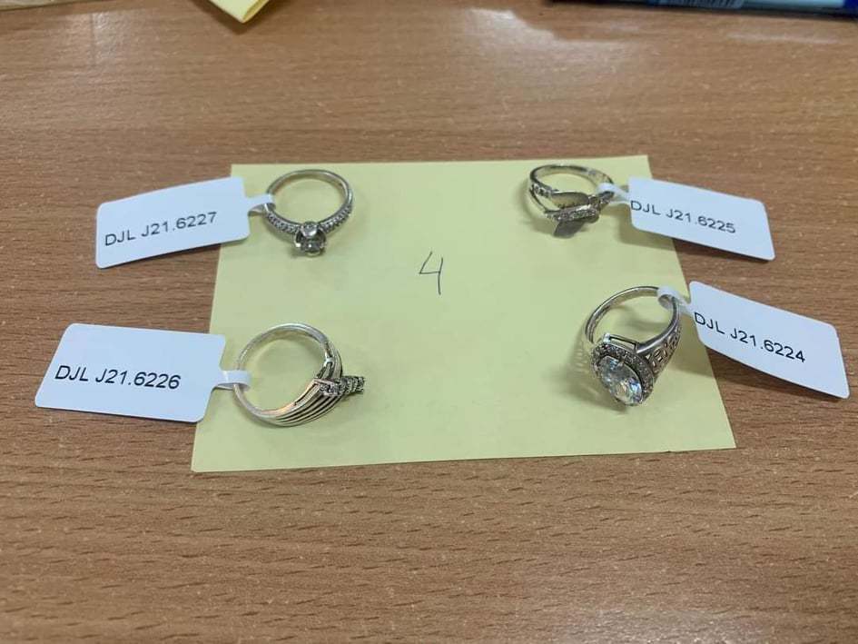 Tin tức pháp luật 24h: Tạt sơn vào nhà người yêu cũ để trả thù, 14 đối tượng tiếp tay nhập cảnh trái phép 4 Tin tức pháp luật 24h: Tạt sơn vào nhà người yêu cũ để trả thù, 14 đối tượng tiếp tay nhập cảnh trái phép 4