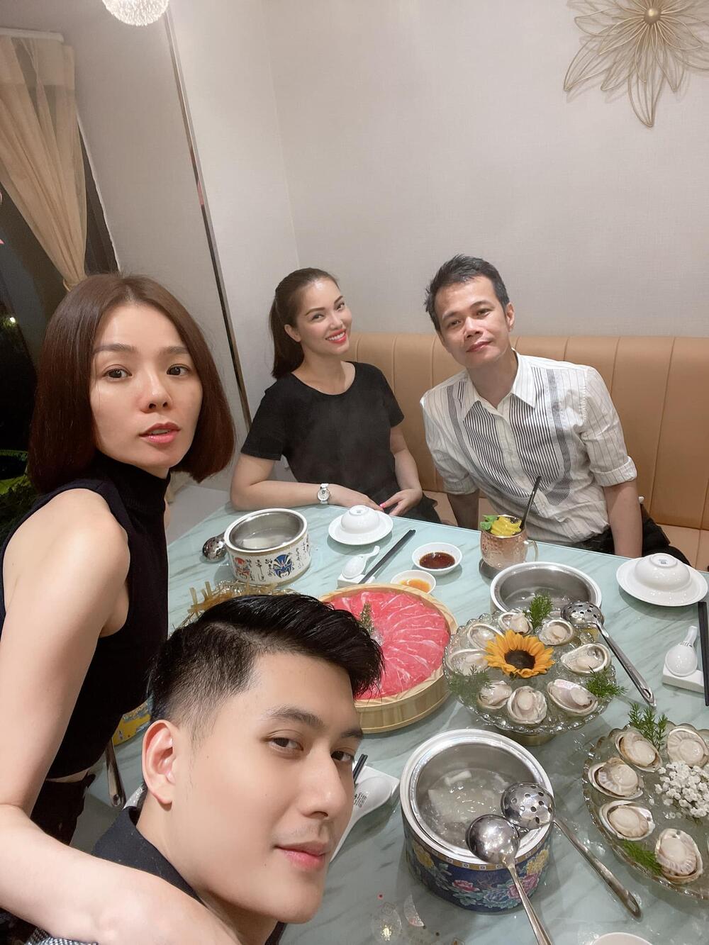 Lệ Quyên mải vui quên luôn người tình, Lâm Bảo Châu sợ ra bị 'ra rìa' liền nhắc khéo 1 Lệ Quyên mải vui quên luôn người tình, Lâm Bảo Châu sợ ra bị 'ra rìa' liền nhắc khéo 1
