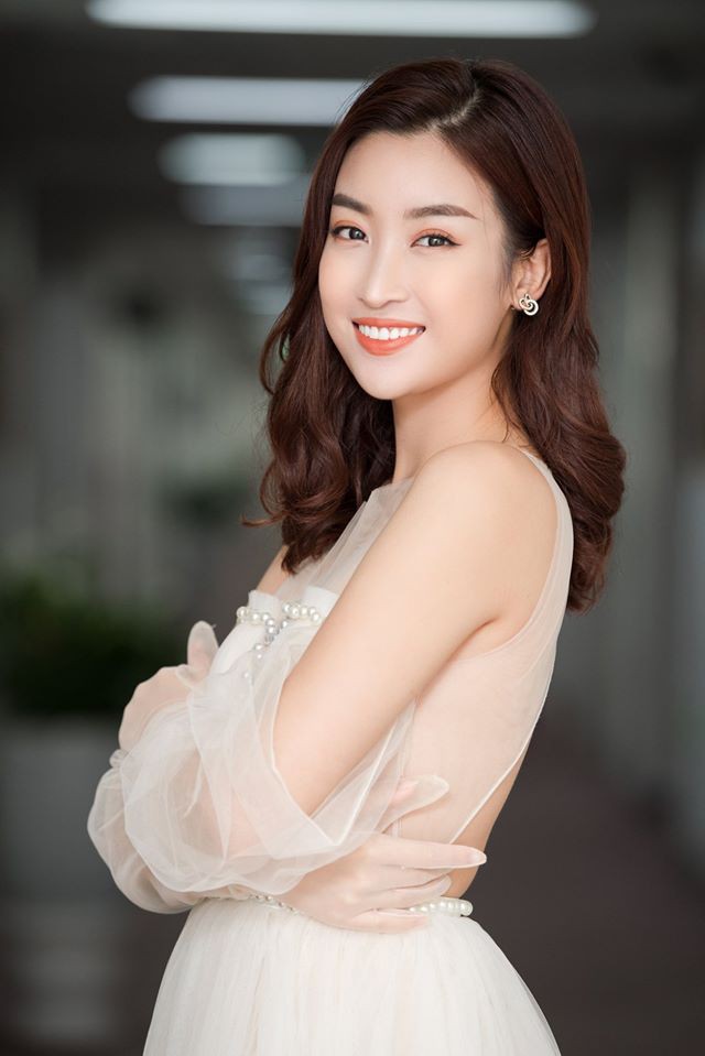 Lộ tin nhắn Hoa hậu ngoan hiền Đỗ Mỹ Linh gửi cho Á hậu Hoàng Anh cùng lời hờn trách 'chị khinh em à' 4 Lộ tin nhắn Hoa hậu ngoan hiền Đỗ Mỹ Linh gửi cho Á hậu Hoàng Anh cùng lời hờn trách 'chị khinh em à' 4