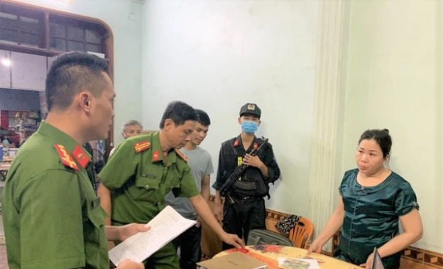 Tin tức pháp luật 24h: Hai 'quý bà' cầm đầu đường dây cho vay nặng lãi, Trộm đột nhập nhà dân lấy 500 triệu đồng 3 Tin tức pháp luật 24h: Hai 'quý bà' cầm đầu đường dây cho vay nặng lãi, Trộm đột nhập nhà dân lấy 500 triệu đồng 3