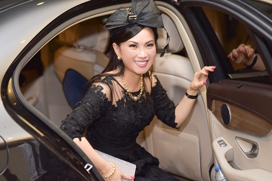 Em gái tỷ phú của Cẩm Ly làm rõ tin đồn ly hôn với người chồng giàu có - Ảnh 1 Em gái tỷ phú của Cẩm Ly làm rõ tin đồn ly hôn với người chồng giàu có - Ảnh 1