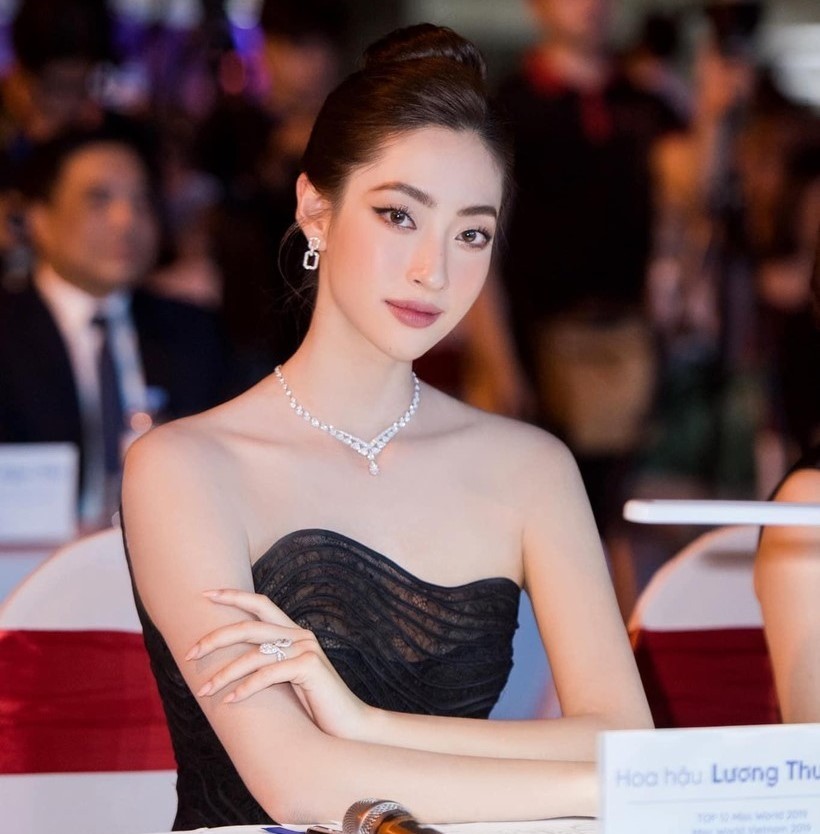 Lương Thùy Linh đăng quang Lương Thùy Linh đăng quang 