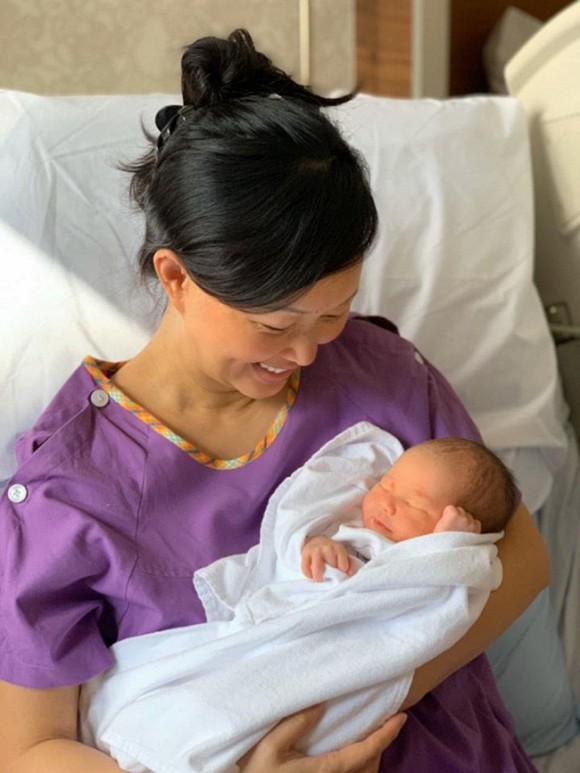Shark Linh sinh con gái thứ hai ở tuổi 42 1