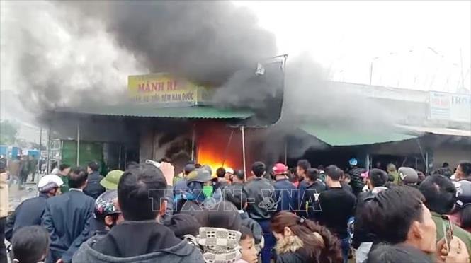 Nghệ An: Cháy lớn ở chợ Phủ Diễn chiều mùng 4 Tết 1