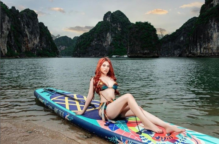 Linh Miu được biết đến với vai trò là người mẫu game, diễn viên, hotgirl thu hút sự quan tâm của giới trẻ với hình tượng sexy gợi cảm.