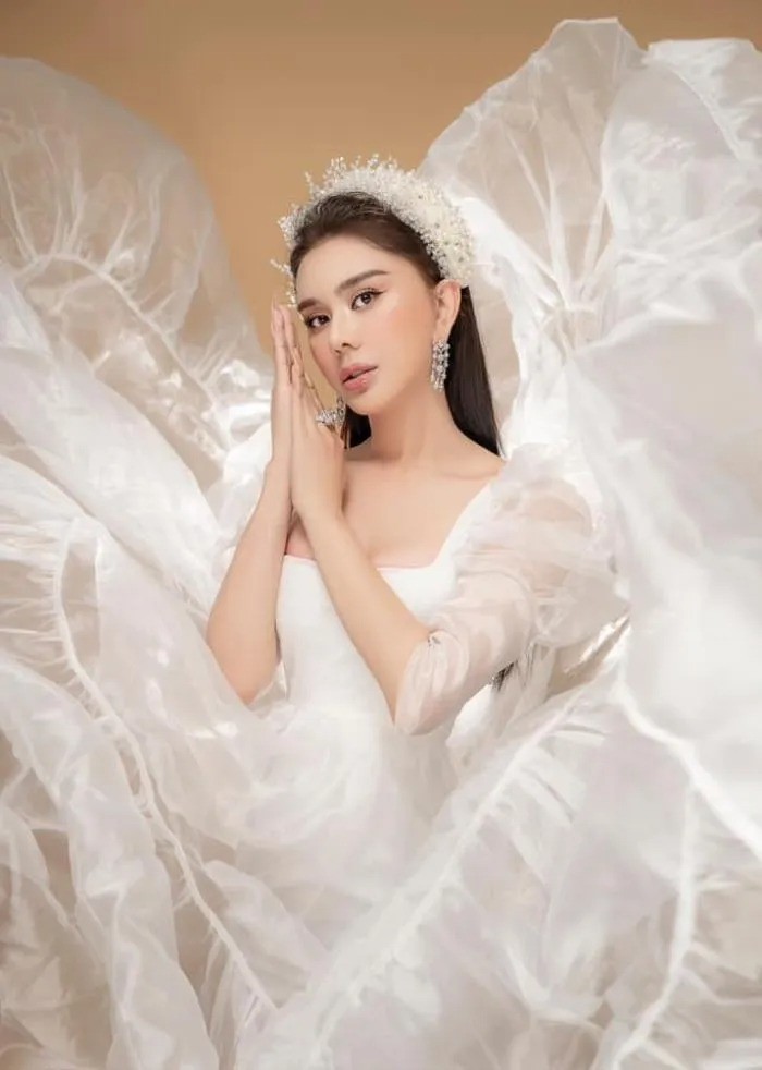 Tài sắc, thành công nhưng Lâm Khánh Chi lận đận trong chuyện tình cảm (Ảnh: FBNV) Tài sắc, thành công nhưng Lâm Khánh Chi lận đận trong chuyện tình cảm (Ảnh: FBNV)