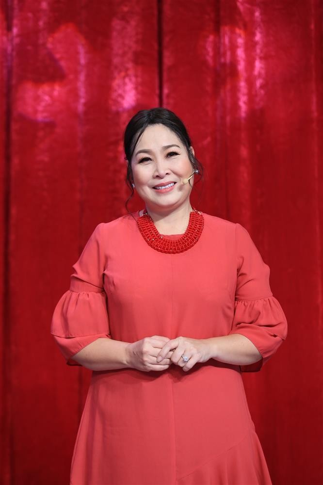 NSND Hồng Vân cho biết, trước kia ít khi nhận lời đi sự kiện vì tự ti về ngoại hình thừa cân và thêm nữa là không biết mặc gì (Ảnh: FBNV) NSND Hồng Vân cho biết, trước kia ít khi nhận lời đi sự kiện vì tự ti về ngoại hình thừa cân và thêm nữa là không biết mặc gì (Ảnh: FBNV)