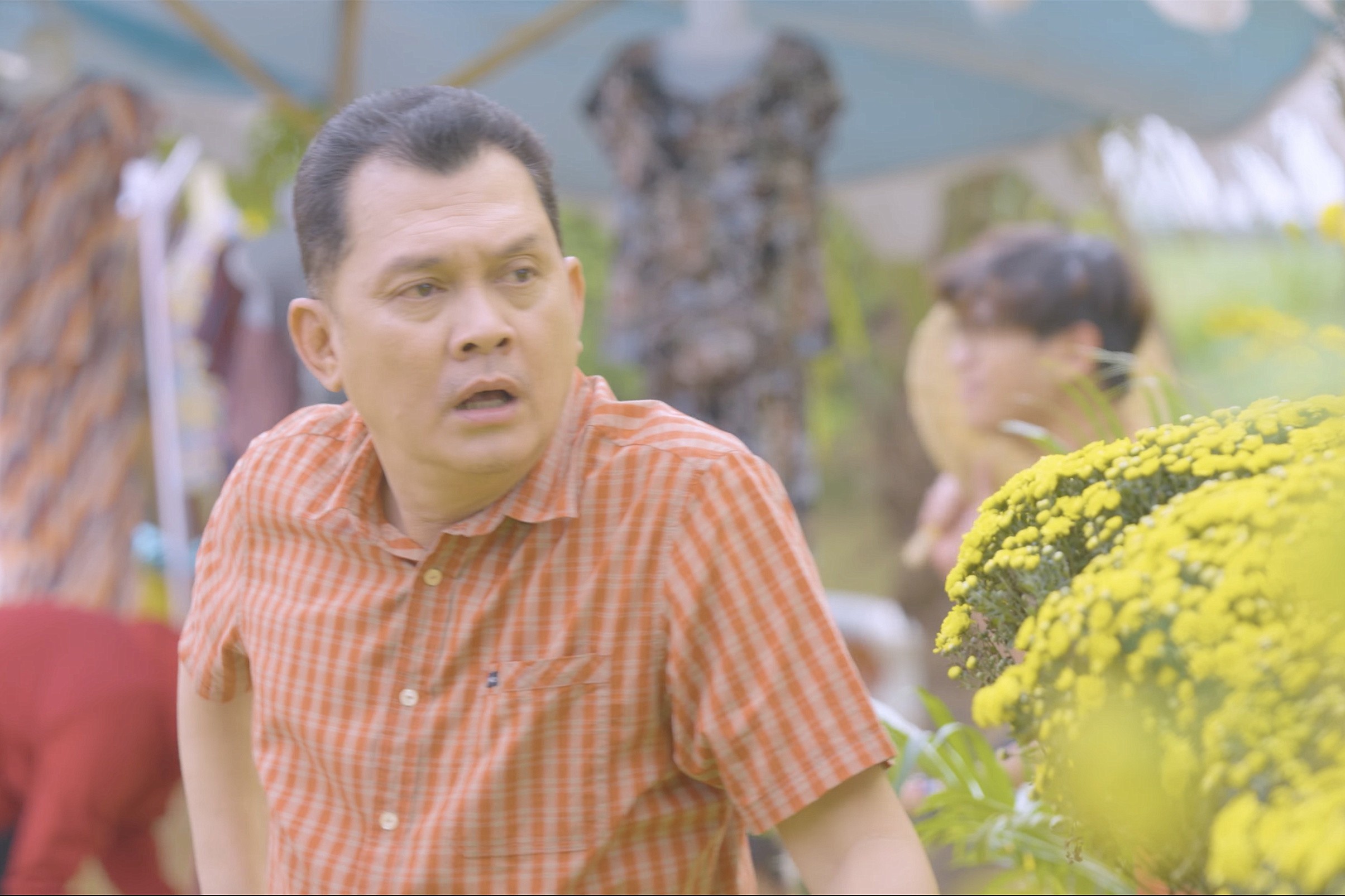 Nghệ sĩ Hữu Châu trong phim ngắn của học trò Minh Dự. Ảnh: Internet. Nghệ sĩ Hữu Châu trong phim ngắn của học trò Minh Dự. Ảnh: Internet.