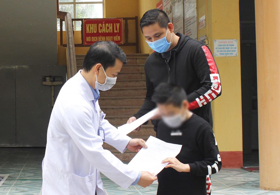 Thêm 12 bệnh nhân mắc Covid-19 khỏi bệnh ở Việt Nam 1