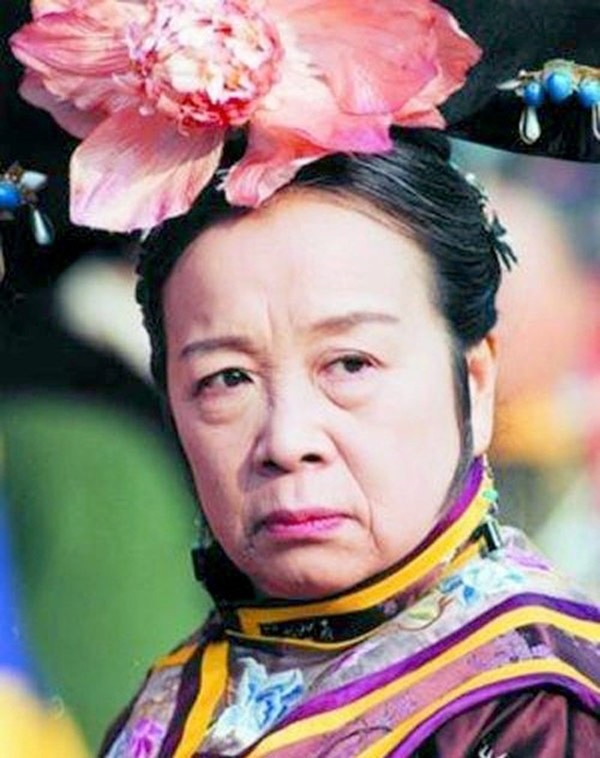 Hé lộ nhan sắc của Dung mama trong phim 'Hoàn Châu Cách Cách' 1