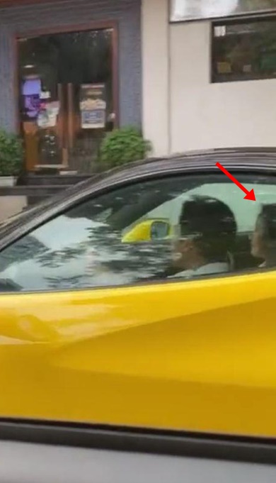 Phan Thành bị chụp lén ảnh chở 'gái lạ' trên siêu xe: Bất ngờ bị soi có điểm giống Midu 2