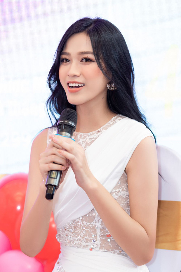 Hoa hậu Đỗ Thị Hà tiếp tục lộ vòng 2 kém thon gọn, nhan sắc khác lạ sau gần 1 tháng đăng quang 1