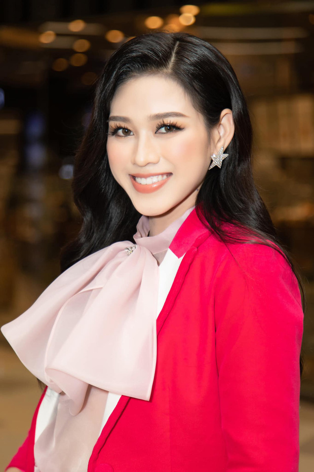 Hoa hậu Đỗ Thị Hà lộ loạt ảnh cận mặt chưa chỉnh sửa: Nhan sắc ngày càng lên hương 7