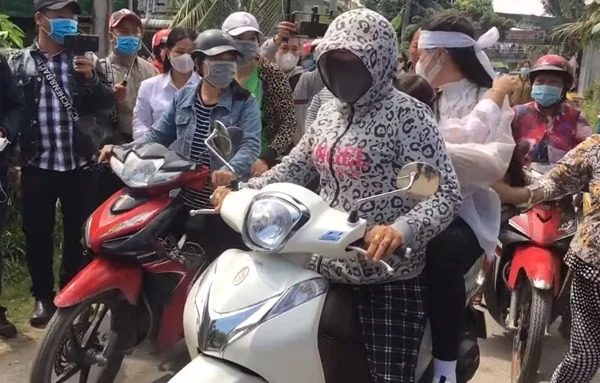 Vợ cố NS Vân Quang Long tiết lộ mối quan hệ với bố mẹ chồng sau nhiều ồn ào 5 Vợ cố NS Vân Quang Long tiết lộ mối quan hệ với bố mẹ chồng sau nhiều ồn ào 5