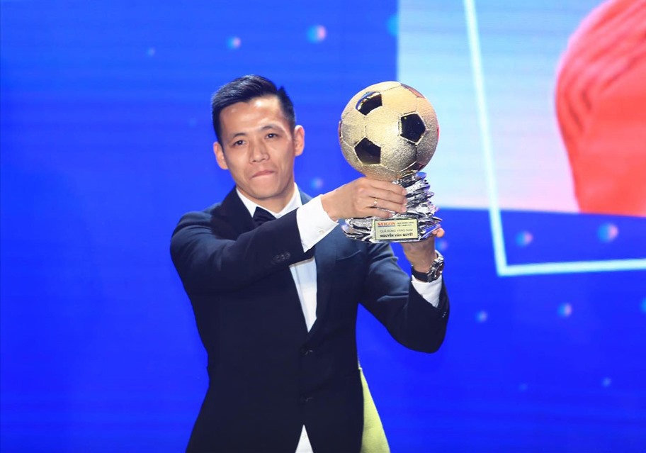 Văn Quyết vinh dự nhận danh hiệu VĐV tiêu biểu toàn quốc 2020 3 Văn Quyết vinh dự nhận danh hiệu VĐV tiêu biểu toàn quốc 2020 3