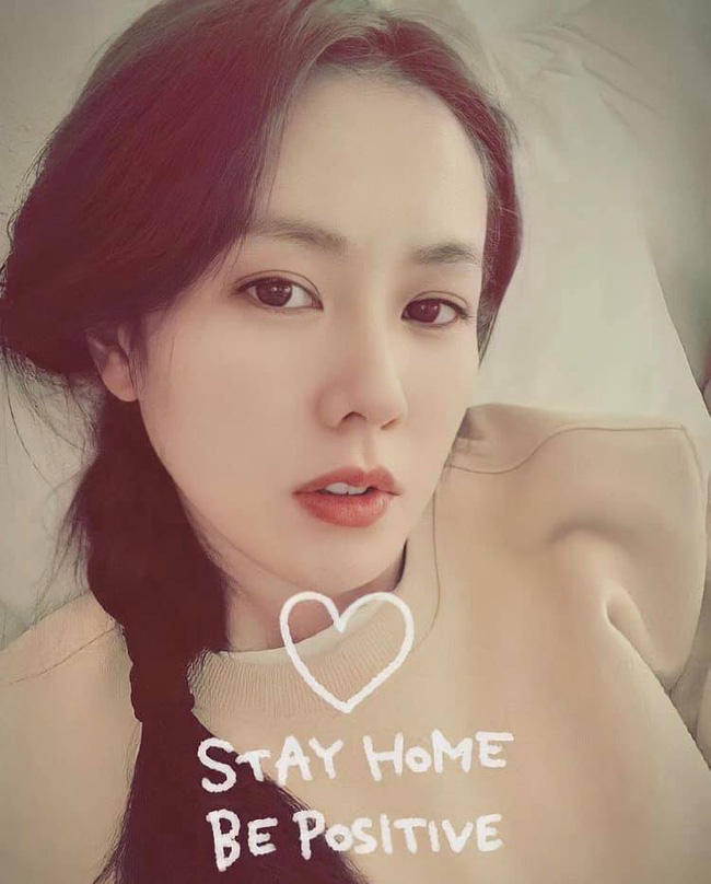 Phản ứng của Son Ye Jin khi Hyun Bin lần đầu nhắn nhủ ngọt ngào hậu hẹn hò 4 Phản ứng của Son Ye Jin khi Hyun Bin lần đầu nhắn nhủ ngọt ngào hậu hẹn hò 4