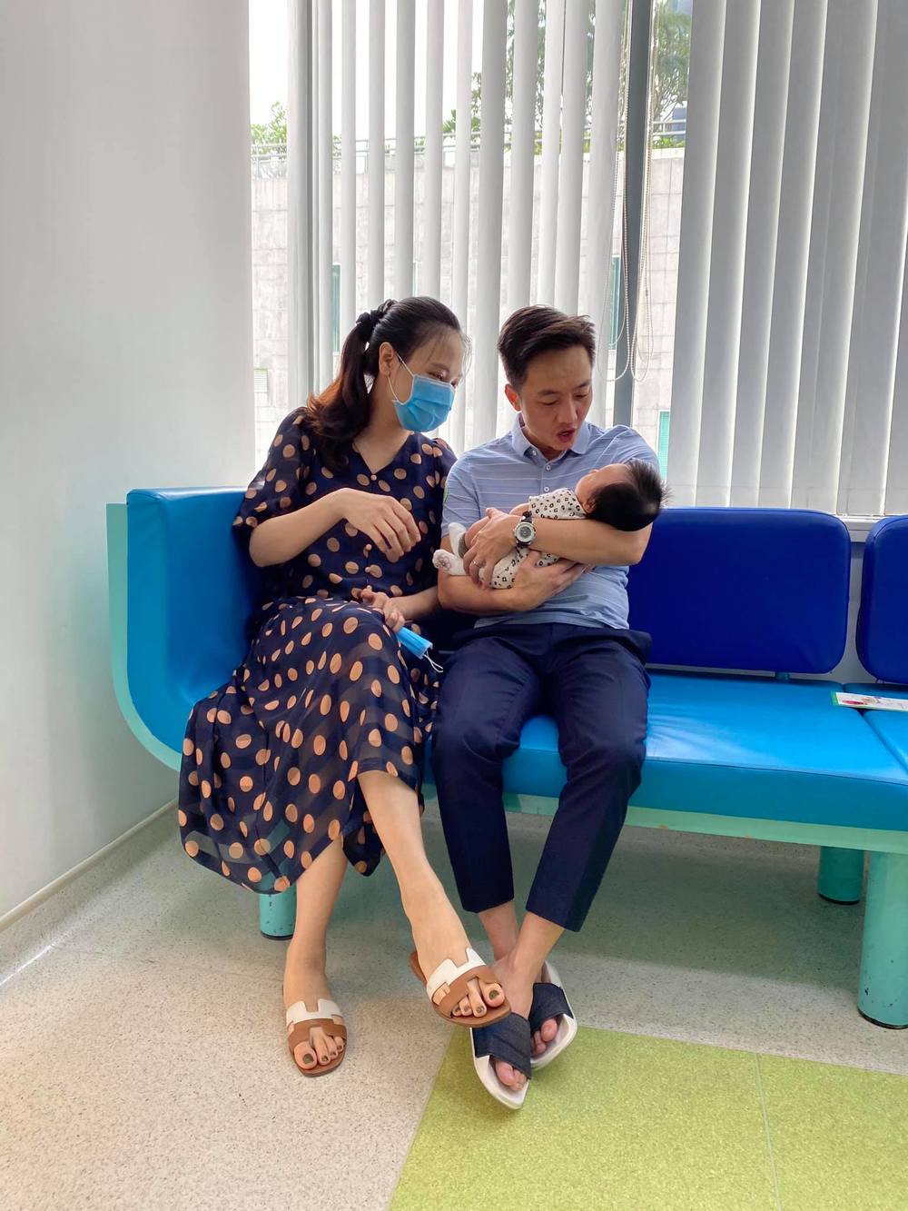 Nịnh vợ bất chấp như Cường Đô la nhưng lại bị bạn 'vạch trần' biểu cảm cười gượng 6 Nịnh vợ bất chấp như Cường Đô la nhưng lại bị bạn 'vạch trần' biểu cảm cười gượng 6