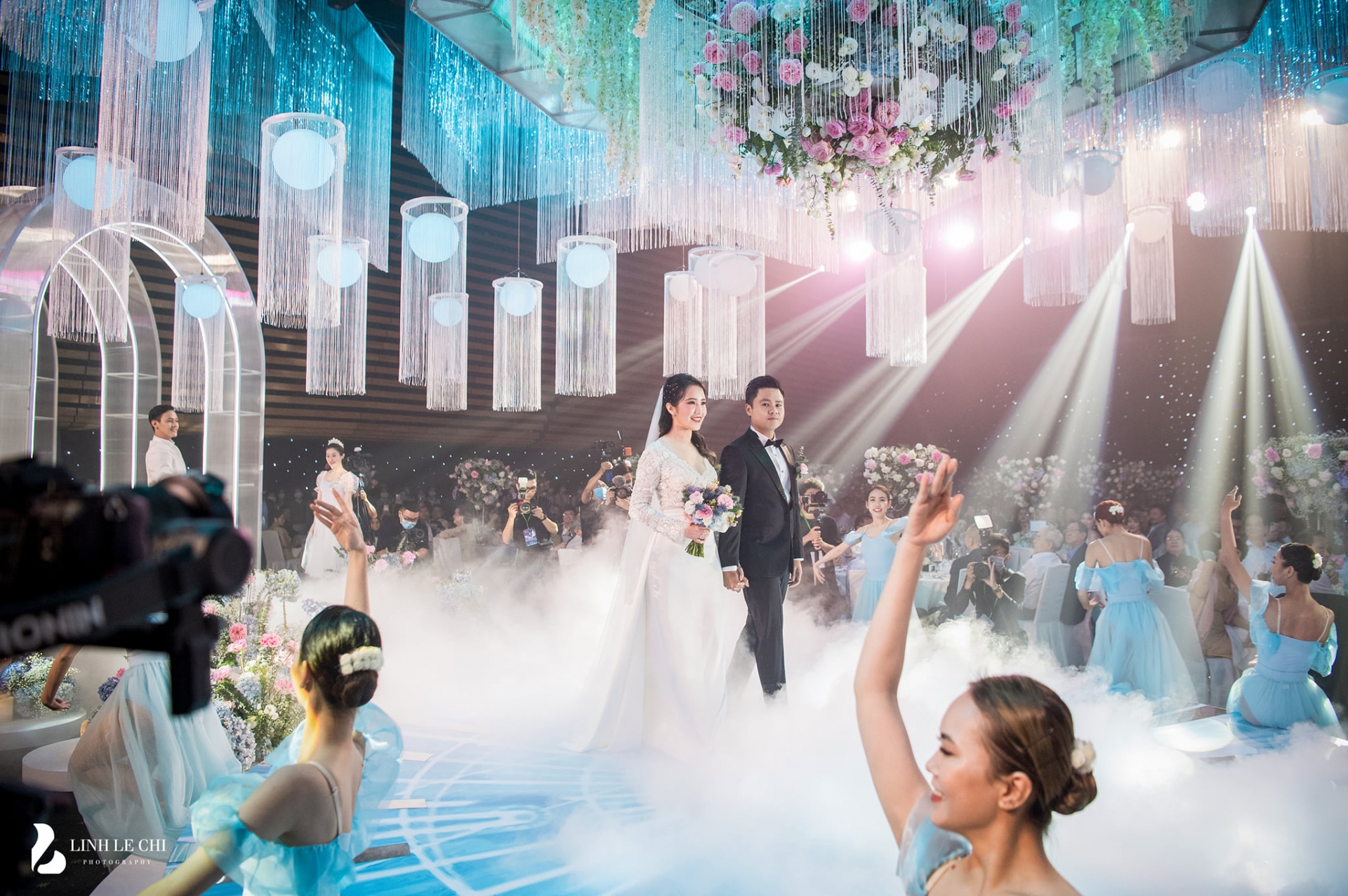 Cận cảnh siêu đám cưới của thiếu gia Phan Thành và Primmy Trương: Choáng với độ xa hoa 19 Cận cảnh siêu đám cưới của thiếu gia Phan Thành và Primmy Trương: Choáng với độ xa hoa 19