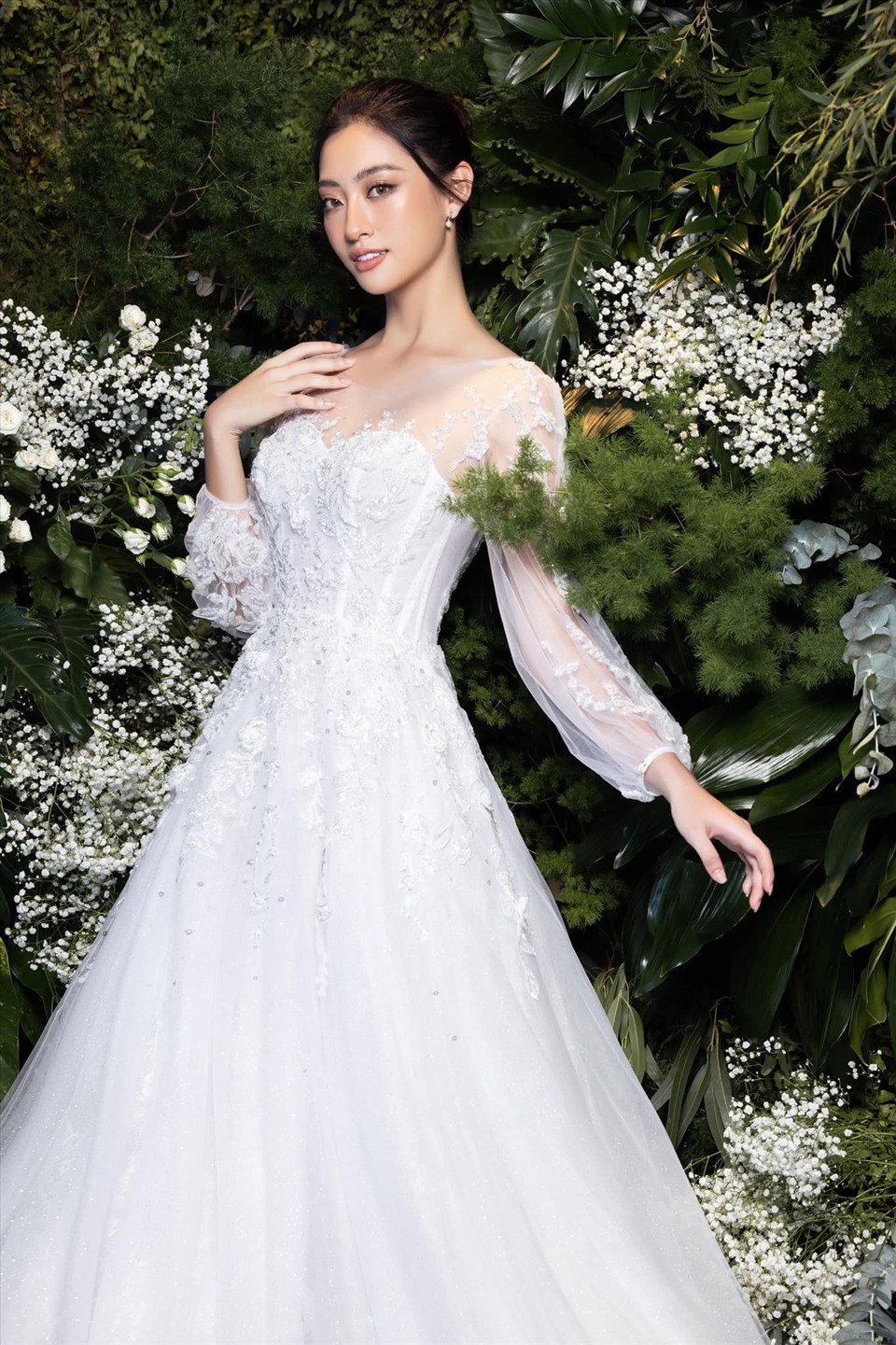 Hoa hậu Lương Thuỳ Linh đăng ảnh mặc áo cưới, rộ lên tin đồn sắp kết hôn sau hơn 2 năm đăng quang 6 Hoa hậu Lương Thuỳ Linh đăng ảnh mặc áo cưới, rộ lên tin đồn sắp kết hôn sau hơn 2 năm đăng quang 6