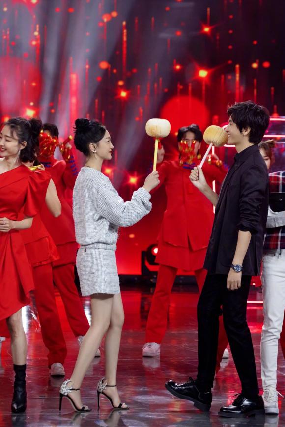 'Ảnh hậu' Châu Tấn bị chấn thương mũi, nguyên nhân tai nạn khiến netizen 'dở khóc dở cười' 1 'Ảnh hậu' Châu Tấn bị chấn thương mũi, nguyên nhân tai nạn khiến netizen 'dở khóc dở cười' 1