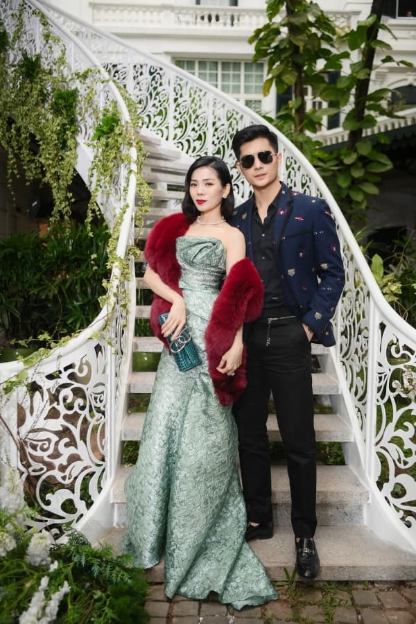 Tình trẻ kém 12 tuổi của Lệ Quyên ngầm thừa nhận quan hệ, chú ý nhất là xưng hô 'vợ chồng' 1 Tình trẻ kém 12 tuổi của Lệ Quyên ngầm thừa nhận quan hệ, chú ý nhất là xưng hô 'vợ chồng' 1