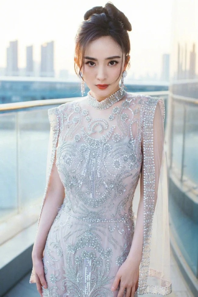 Dương Mịch lộ khuyết điểm trên cơ thể hậu nghi vấn phẫu thuật thẩm mỹ 4 Dương Mịch lộ khuyết điểm trên cơ thể hậu nghi vấn phẫu thuật thẩm mỹ 4
