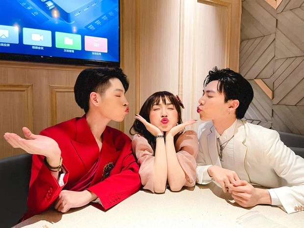 Vừa công khai quý tử đầu lòng, Hoà Minzy đã lập tức đòi quà Đức Phúc 7 Vừa công khai quý tử đầu lòng, Hoà Minzy đã lập tức đòi quà Đức Phúc 7