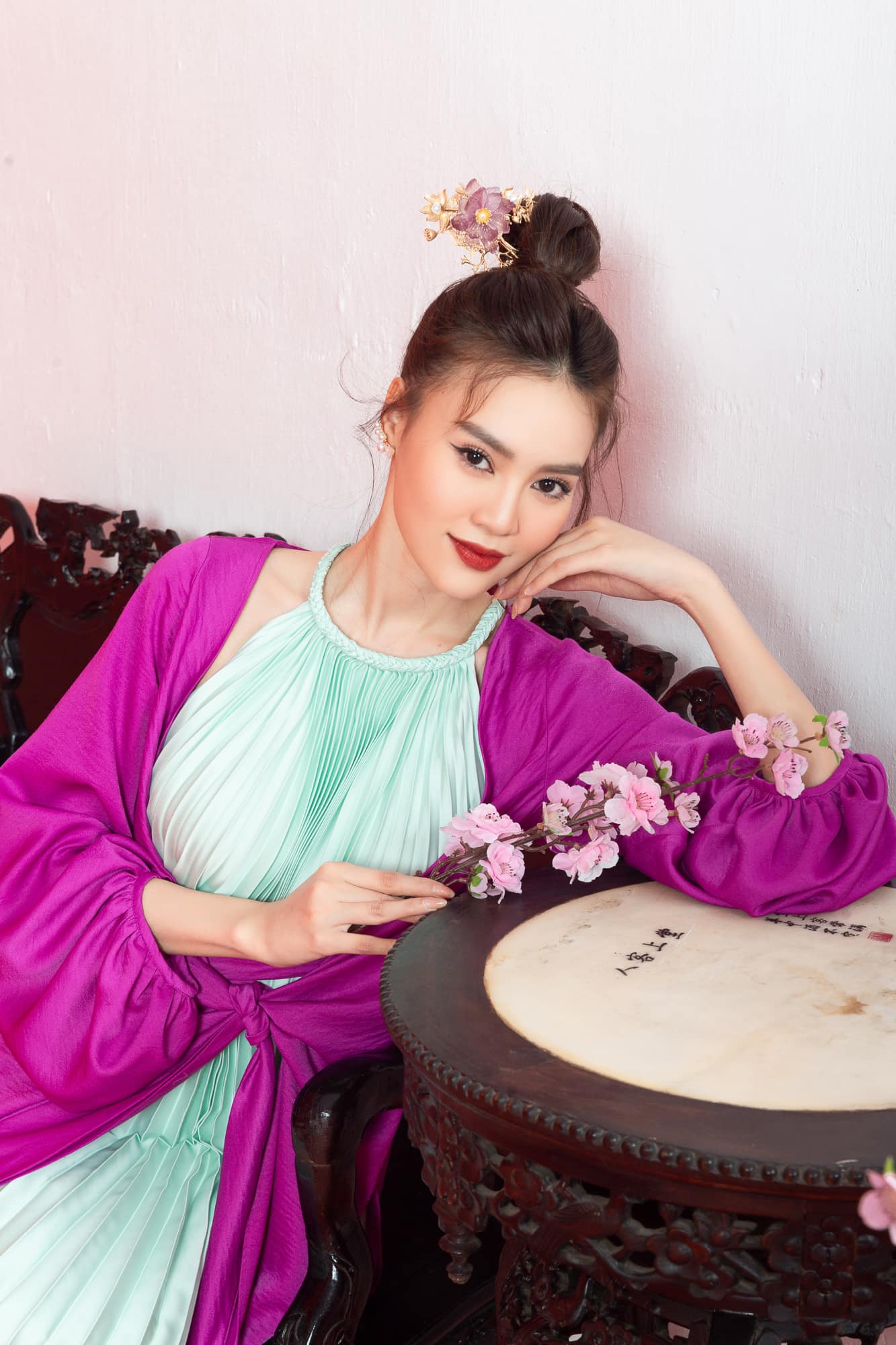 Lộ gương mặt khác lạ, Ninh Dương Lan Ngọc bất lực khi bị nghi nhờ 'dao kéo' can thiệp 7 Lộ gương mặt khác lạ, Ninh Dương Lan Ngọc bất lực khi bị nghi nhờ 'dao kéo' can thiệp 7