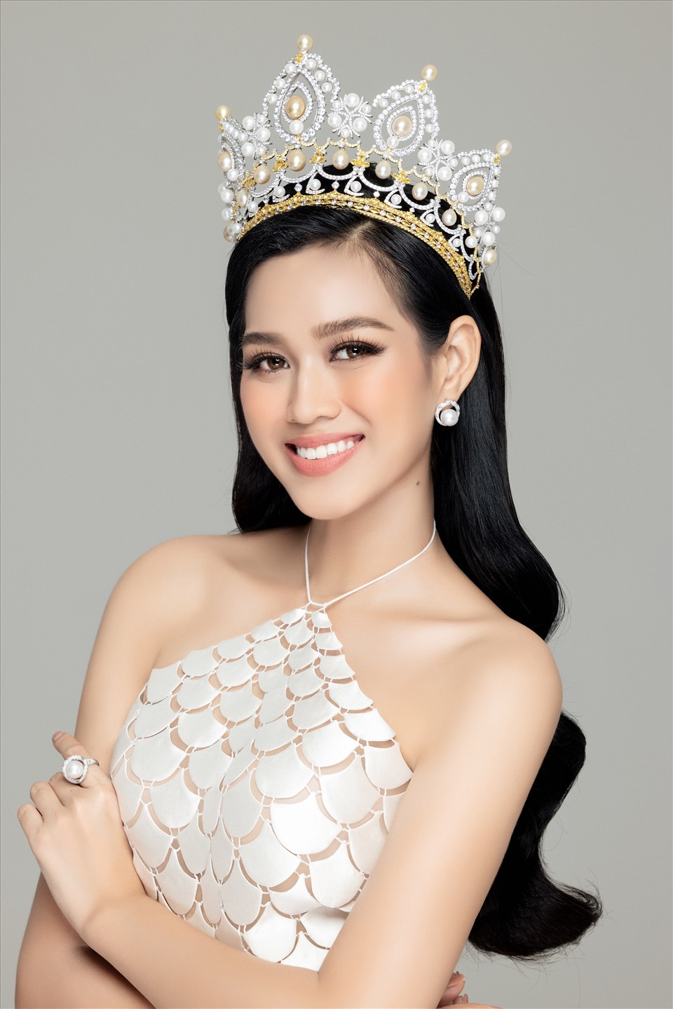 Lộ ảnh chưa chỉnh sửa của Đỗ Thị Hà hồi bé: Liệu có xứng danh Hoa hậu mặt mộc đẹp nhất Việt Nam? 3 Lộ ảnh chưa chỉnh sửa của Đỗ Thị Hà hồi bé: Liệu có xứng danh Hoa hậu mặt mộc đẹp nhất Việt Nam? 3