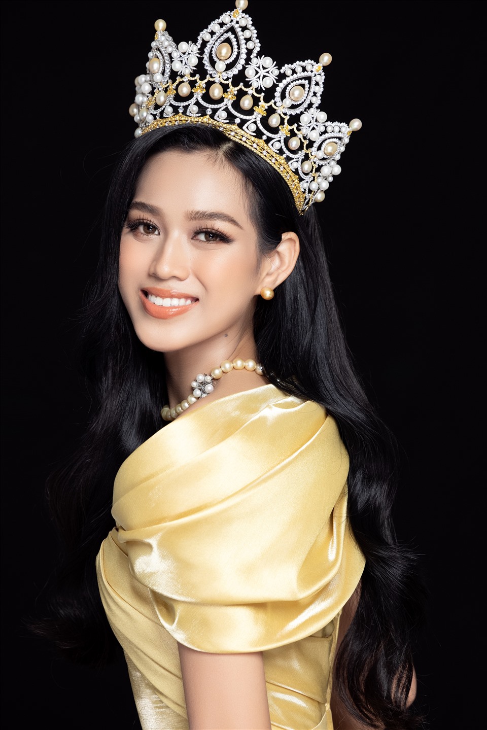 Lộ ảnh chưa chỉnh sửa của Đỗ Thị Hà hồi bé: Liệu có xứng danh Hoa hậu mặt mộc đẹp nhất Việt Nam? 2 Lộ ảnh chưa chỉnh sửa của Đỗ Thị Hà hồi bé: Liệu có xứng danh Hoa hậu mặt mộc đẹp nhất Việt Nam? 2