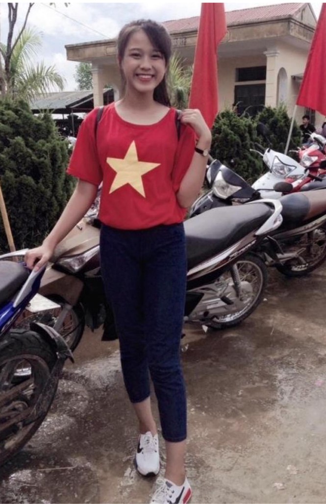 Lộ ảnh chưa chỉnh sửa của Đỗ Thị Hà hồi bé: Liệu có xứng danh Hoa hậu mặt mộc đẹp nhất Việt Nam? 5 Lộ ảnh chưa chỉnh sửa của Đỗ Thị Hà hồi bé: Liệu có xứng danh Hoa hậu mặt mộc đẹp nhất Việt Nam? 5