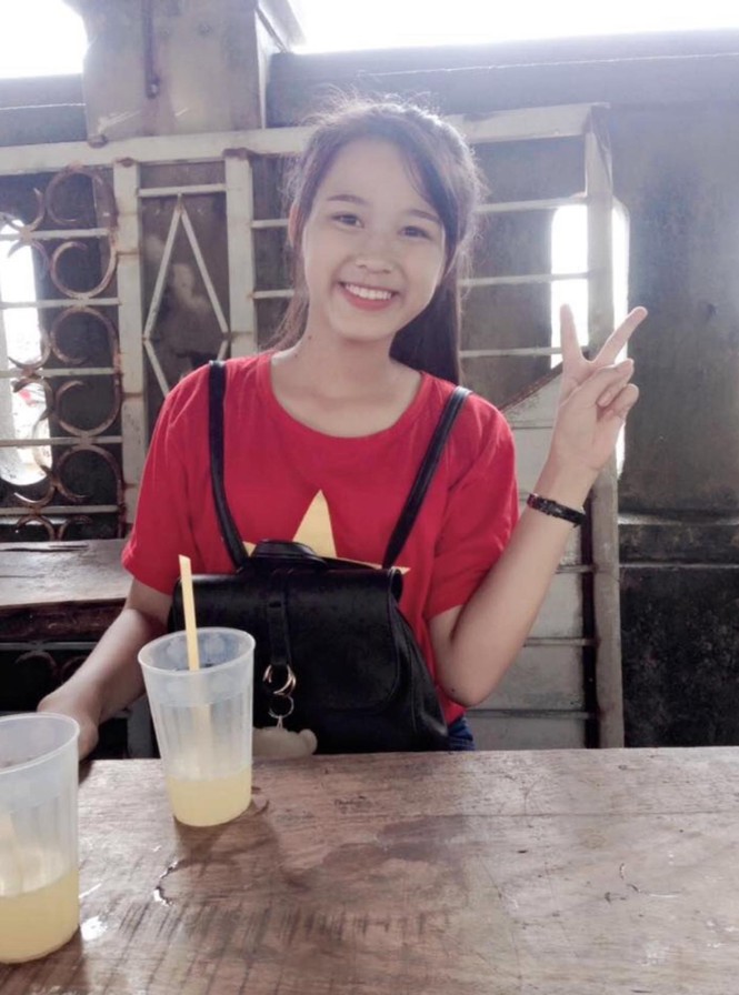Lộ ảnh chưa chỉnh sửa của Đỗ Thị Hà hồi bé: Liệu có xứng danh Hoa hậu mặt mộc đẹp nhất Việt Nam? 4 Lộ ảnh chưa chỉnh sửa của Đỗ Thị Hà hồi bé: Liệu có xứng danh Hoa hậu mặt mộc đẹp nhất Việt Nam? 4