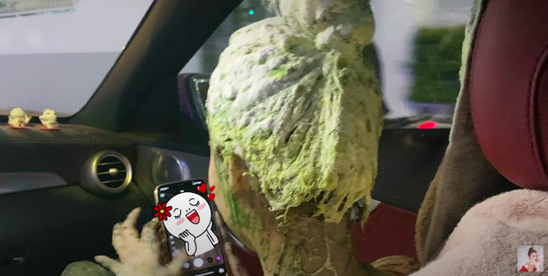 Ninh Dương Lan Ngọc đột ngột 'ném bột' vào fan, tái mặt chạy bị bảo vệ đuổi bắt 3 Ninh Dương Lan Ngọc đột ngột 'ném bột' vào fan, tái mặt chạy bị bảo vệ đuổi bắt 3