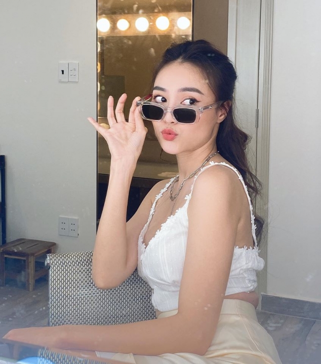 Từng 'vượt mặt' Ngọc Trinh về vòng eo, Ninh Dương Lan Ngọc bất ngờ lộ vòng 2 gây chú ý 7 Từng 'vượt mặt' Ngọc Trinh về vòng eo, Ninh Dương Lan Ngọc bất ngờ lộ vòng 2 gây chú ý 7