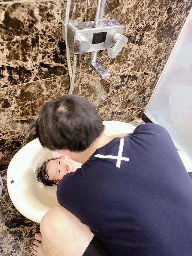 Đông Nhi lặng người khi chứng kiến cảnh chồng ôm ấp người con gái khác trên giường 5 Đông Nhi lặng người khi chứng kiến cảnh chồng ôm ấp người con gái khác trên giường 5