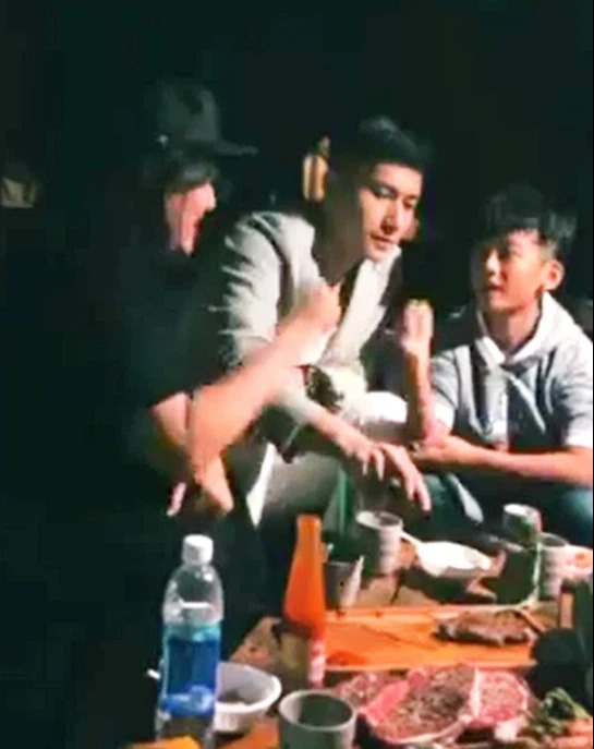 Lệ Quyên bất bình thay Lâm Bảo Châu vì mất quyền riêng tư, tưởng biến căng nào ngờ lại là màn 'dở khóc dở cười' 5 Lệ Quyên bất bình thay Lâm Bảo Châu vì mất quyền riêng tư, tưởng biến căng nào ngờ lại là màn 'dở khóc dở cười' 5