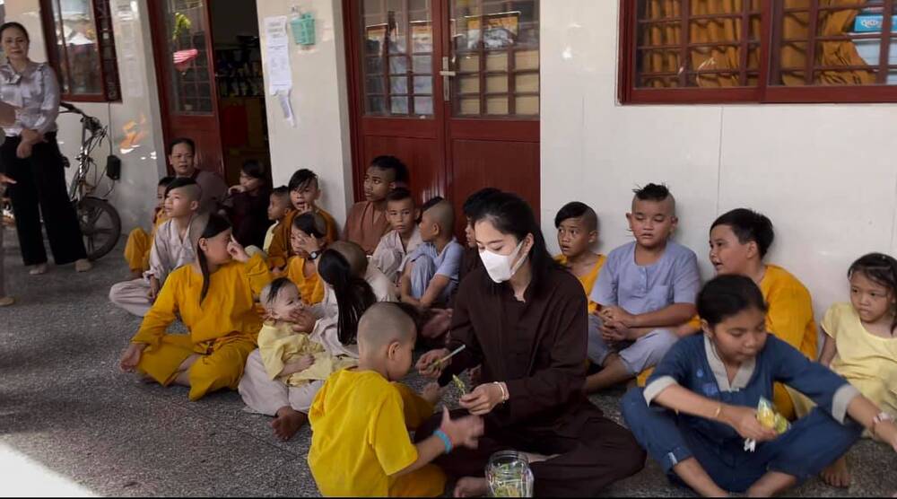 Nam Em giờ đây đã thay đổi và nhận được nhiều lời khen vì có hành động đẹp sau ồn ào đời tư 5 Nam Em giờ đây đã thay đổi và nhận được nhiều lời khen vì có hành động đẹp sau ồn ào đời tư 5