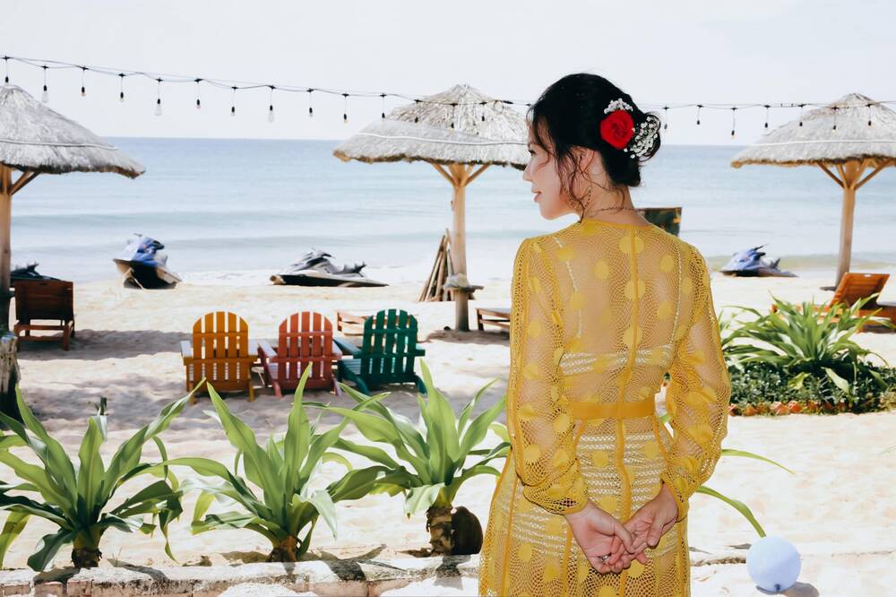 Vợ đại gia 7x của Quý Bình tạo bạo diện trang phục 'mỏng như cánh ve' 2 Vợ đại gia 7x của Quý Bình tạo bạo diện trang phục 'mỏng như cánh ve' 2