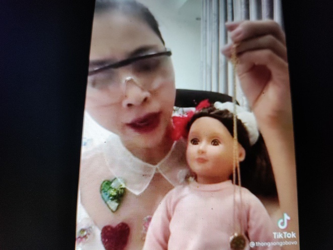 Sau án phạt vì clip 'xin vía học giỏi', fanpage Thơ Nguyễn bất ngờ 'bốc hơi' 2 Sau án phạt vì clip 'xin vía học giỏi', fanpage Thơ Nguyễn bất ngờ 'bốc hơi' 2