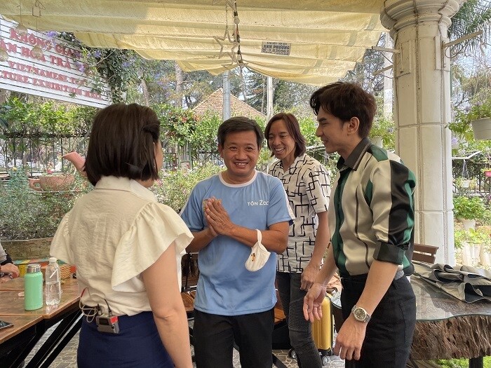 Ông Đoàn Ngọc Hải: 'Tôi không bao giờ nghĩ mình trong đời lại gặp được Việt Hương, Đan Trường' 1 Ông Đoàn Ngọc Hải: 'Tôi không bao giờ nghĩ mình trong đời lại gặp được Việt Hương, Đan Trường' 1