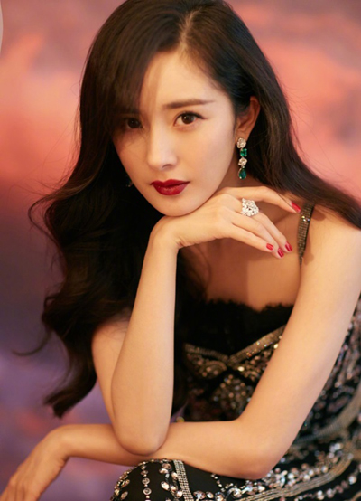 Dương Mịch vốn là mỹ nhân xinh đẹp của showbiz Hoa ngữ. Dương Mịch vốn là mỹ nhân xinh đẹp của showbiz Hoa ngữ.