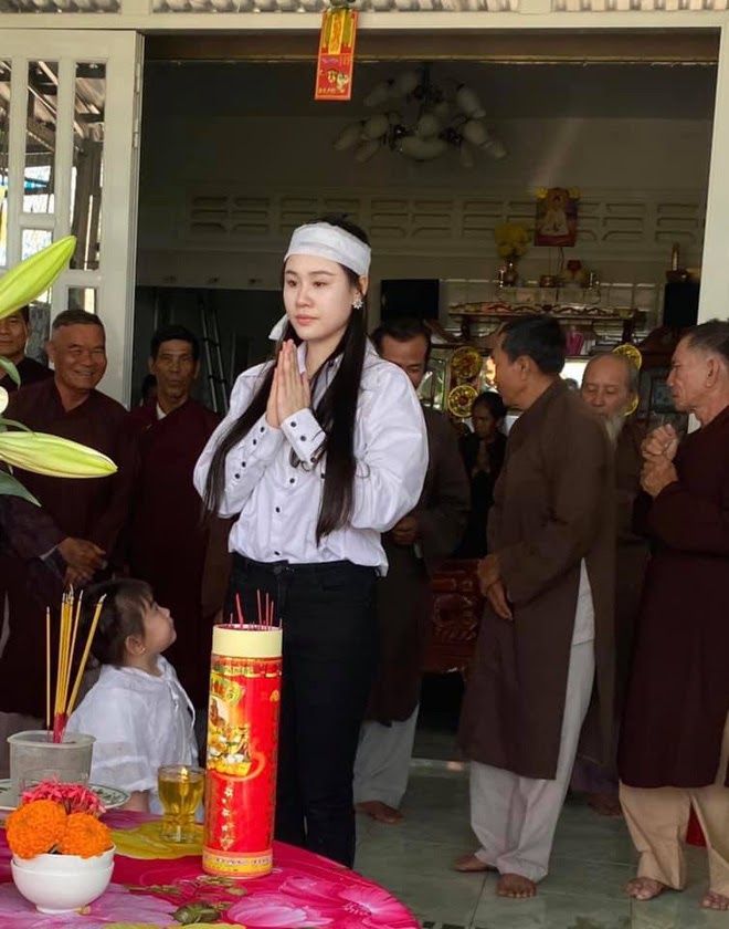 Cô liên tục thấy rất mệt mỏi vì những áp lực, mong cộng đồng mạng đừng bàn tán. Ảnh internet Cô liên tục thấy rất mệt mỏi vì những áp lực, mong cộng đồng mạng đừng bàn tán. Ảnh internet