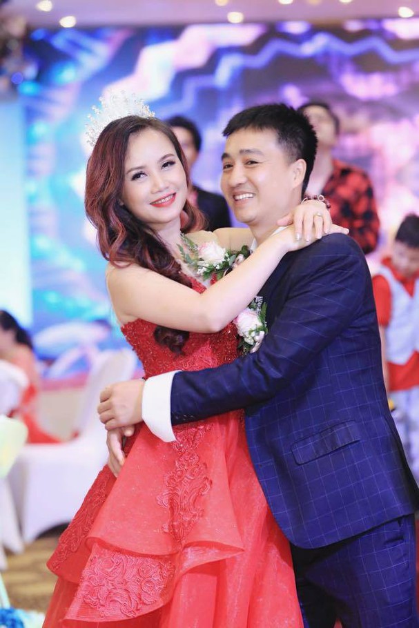 Sau khi ly hôn chồng thứ 4, mọi động thái của diễn viên Hoàng Yến đều nhận được nhiều sự quan tâm của cộng đồng mạng. Sau khi ly hôn chồng thứ 4, mọi động thái của diễn viên Hoàng Yến đều nhận được nhiều sự quan tâm của cộng đồng mạng.