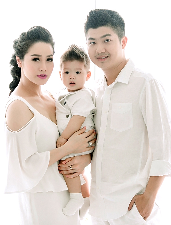 Thái độ của gia đình chồng cũ với Nhật Kim Anh sau hơn 2 năm căng thẳng kiện tụng trên tòa 2 Thái độ của gia đình chồng cũ với Nhật Kim Anh sau hơn 2 năm căng thẳng kiện tụng trên tòa 2