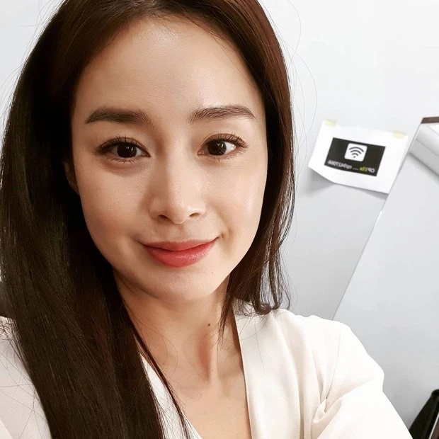 Hình ảnh mới của Kim Tae Hee. Hình ảnh mới của Kim Tae Hee.