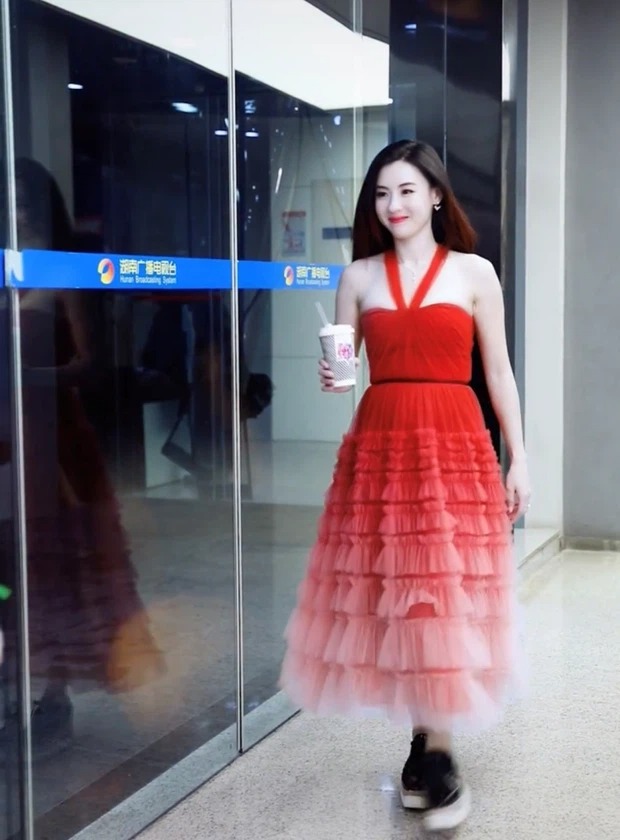 Tận lực phủ nhận nhưng Trương Bá Chi vẫn bị chỉ ra chi tiết mang bầu lần thứ 4 5 Tận lực phủ nhận nhưng Trương Bá Chi vẫn bị chỉ ra chi tiết mang bầu lần thứ 4 5