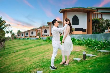 Xuất hiện tình tứ bên nhau nhưng vẫn phủ nhận mối quan hệ trên mức tình bạn. Ảnh FBNV Xuất hiện tình tứ bên nhau nhưng vẫn phủ nhận mối quan hệ trên mức tình bạn. Ảnh FBNV