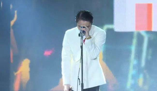 Sơn Tùng xuất hiện bí ẩn giữa đêm cùng 'gái lạ' hậu ồn ào 'trà xanh': Lại một cú twist kinh điển nào nữa đây? 2 Sơn Tùng xuất hiện bí ẩn giữa đêm cùng 'gái lạ' hậu ồn ào 'trà xanh': Lại một cú twist kinh điển nào nữa đây? 2