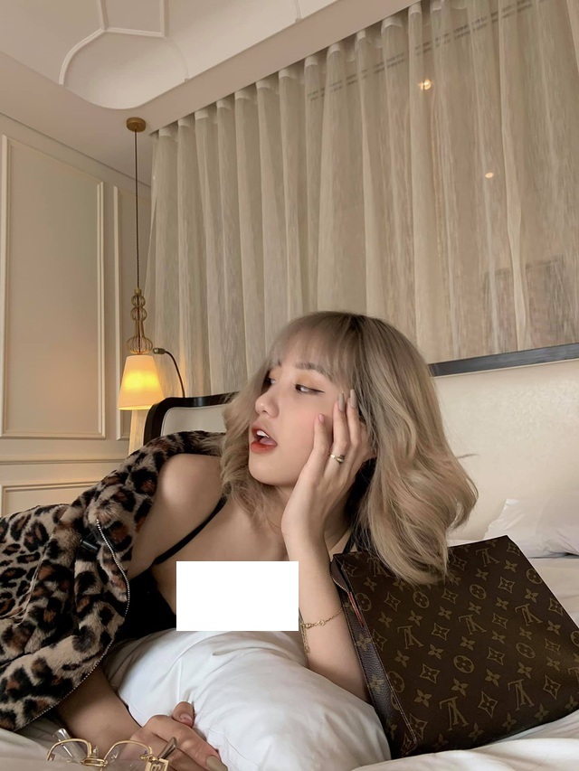 Bất chấp lời chê, hotgirl tiktok Lê Thị Khánh Huyền vẫn tung hình ảnh gây 'toát mồ hôi' ở tuổi 17 2 Bất chấp lời chê, hotgirl tiktok Lê Thị Khánh Huyền vẫn tung hình ảnh gây 'toát mồ hôi' ở tuổi 17 2