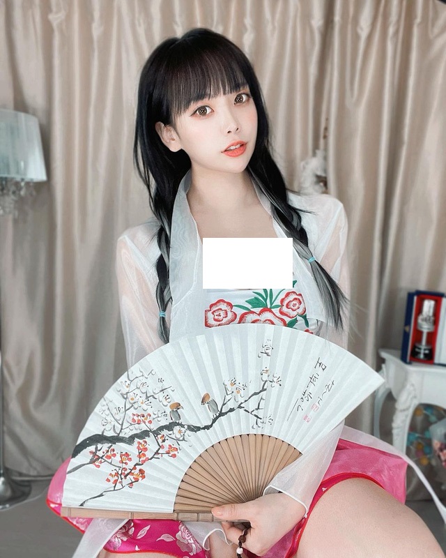 Nữ streamer nổi tiếng lại khoe ảnh chốn riêng tư khiến dân tình ngượng ngùng 2 Nữ streamer nổi tiếng lại khoe ảnh chốn riêng tư khiến dân tình ngượng ngùng 2